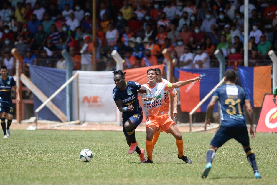 Comunicaciones pinch&oacute; en su visita a Achuapa que sue&ntilde;a con salir de la zona de descenso. (Foto: Byron de la Cruz/Nuestro Diario)