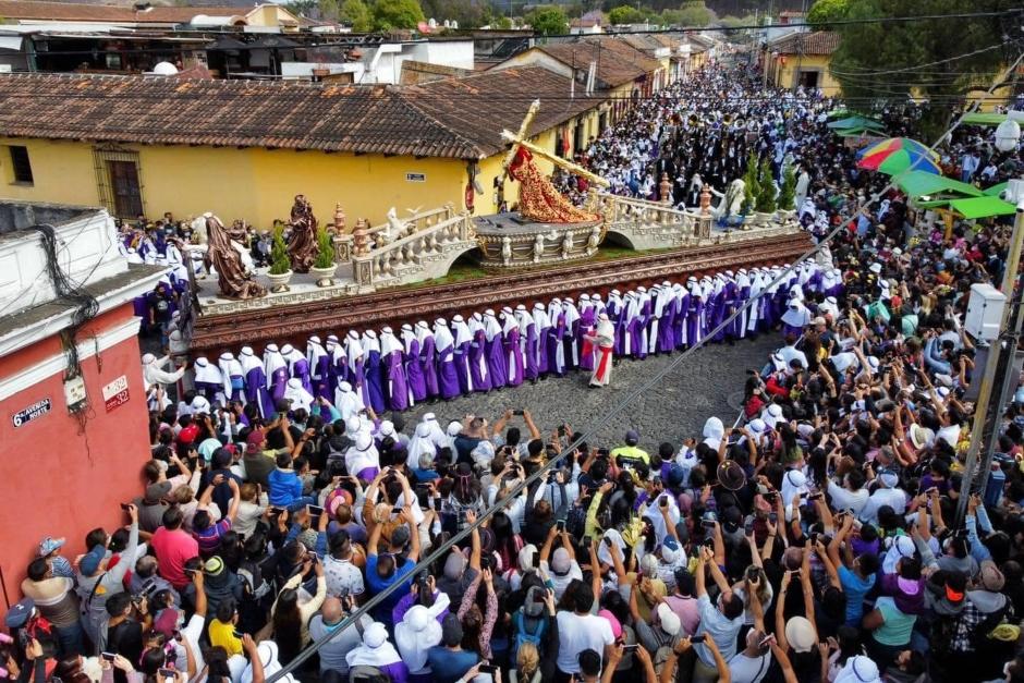 Miles acudieron a la Antigua Guatemala el fin de semana. (Foto: Facebook El Express )&nbsp;