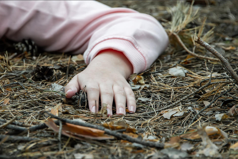 El cuerpo de la adolescente fue abandonado en un camino rural en cercanías de su casa. (Foto ilustrativa: Shutterstock)&nbsp;