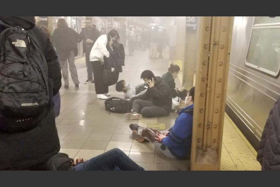 17 personas resultaron heridas por impacto de bala en el tiroteo que se registró en el metro de Nueva York. (Foto: Twitter)&nbsp;