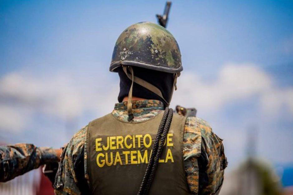 Tres soldados del Ejército de Guatemala resultaron heridos en una emboscada en Alta Verapaz, cuando se dirigían para cubrir posibles pistas clandestinas de aterrizaje. (Foto: Archivo/Soy502)