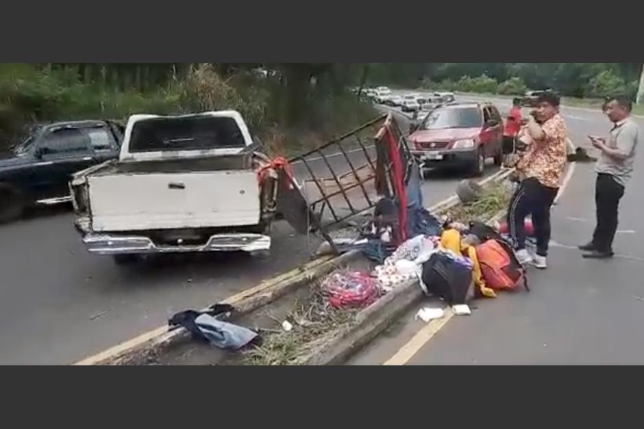 Los Bomberos Voluntarios identificaron a siete personas que resultaron heridas en un accidente de tránsito en Escuintla este jueves Santo. (Foto: captura de video)