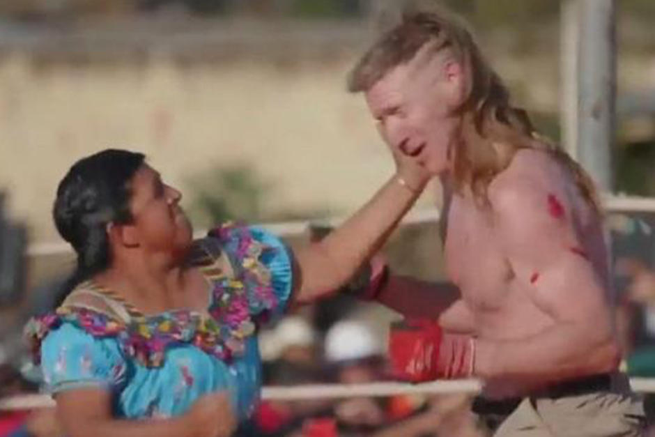 Una mujer subi&oacute; al cuadril&aacute;tero para pelear contra un estadounidense en Chivarreto. (Foto: Captura de pantalla)