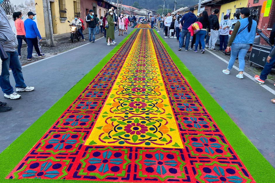 Algunas alfombras se hicieron virales en redes sociales por su belleza. (Foto: Fredy Hernández/Soy502)     