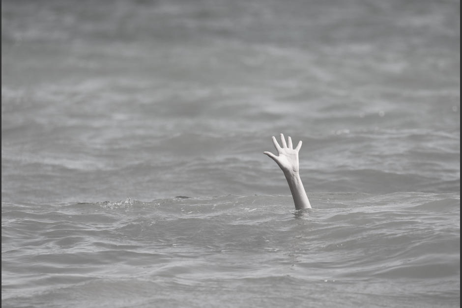 Un día de paseo familiar se convirtió en tragedia, cuando una adolescente de 15 años murió ahogada en el Lago de Amatitlán. (Foto con fines ilustrativos: Shutterstock)