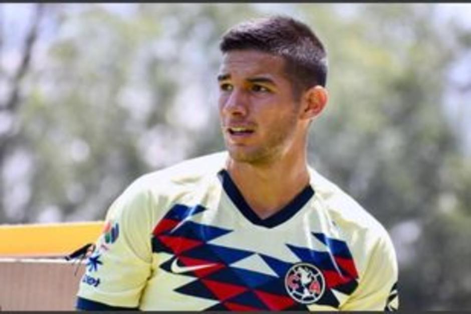 Jesús "El Chucho" López le regaló su camisa a un aficionado que estaba en las gradas. (Foto: Instagram)