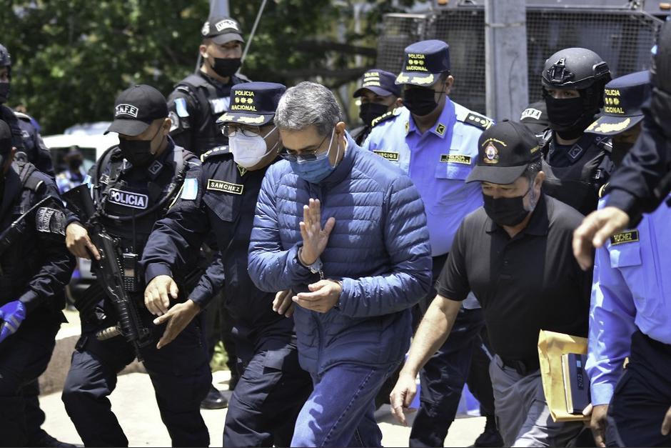 Finalmente y con varias horas de retraso se desarrolló la extradición del exmandatario. (Foto: AFP)&nbsp;