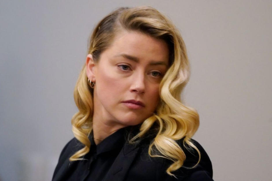 La defensa de Amber Heard mostró videos donde se muestra la violencia que supuestamente ejercía Johnny Depp. (Foto: AFP)