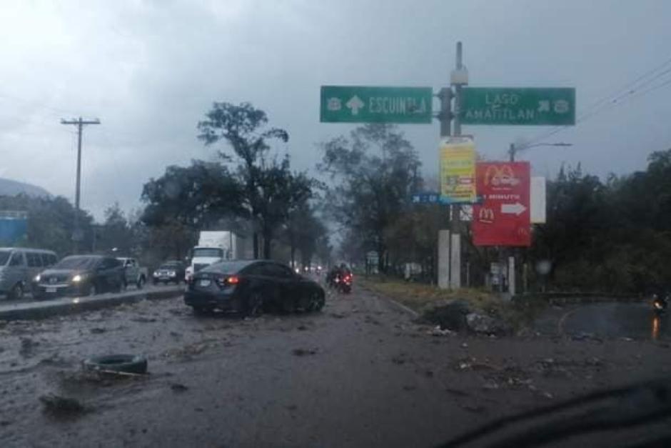Amatitl&aacute;n qued&oacute; inundada por la lluvia que sorprendi&oacute; la tarde del viernes 22 de abril. (Foto: redes sociales)&nbsp;
