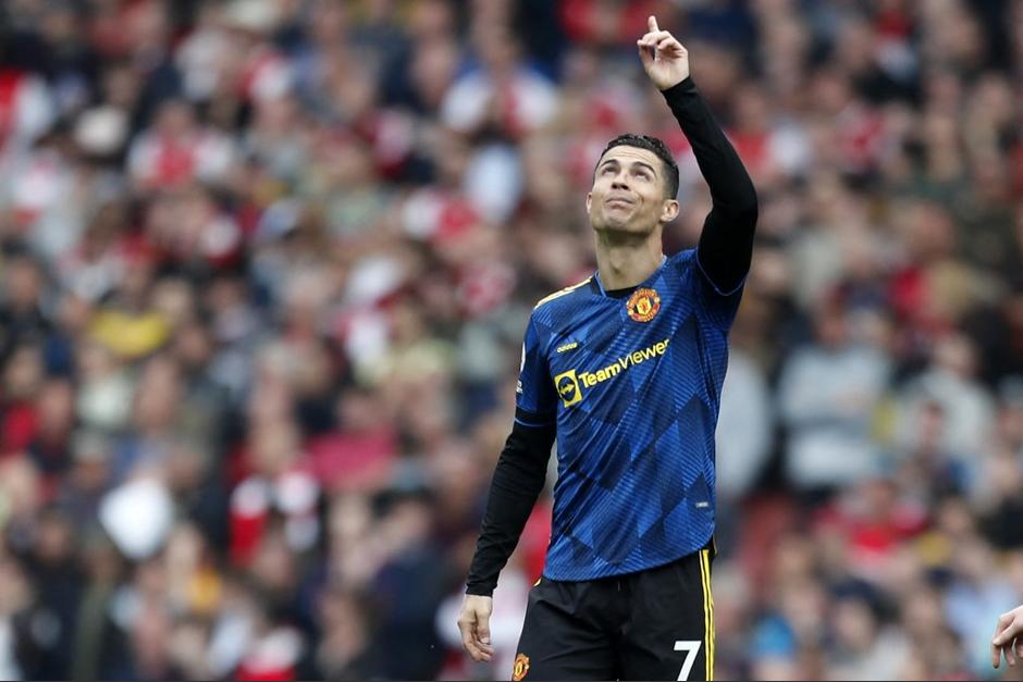 Cristiano Ronaldo envi&oacute; dedicatoria al cielo luego de su gol ante el Arsenal. (Foto: AFP)