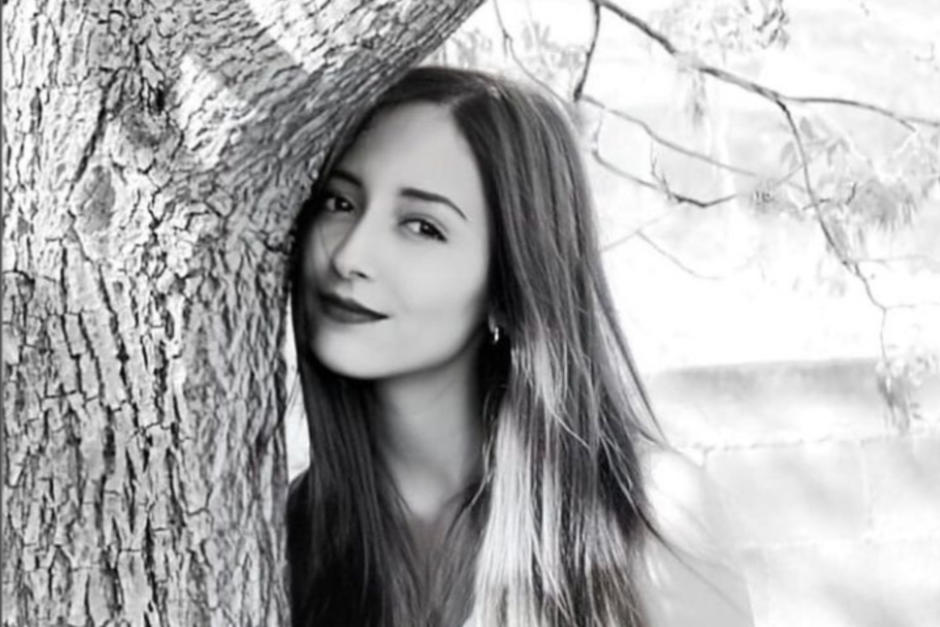 Según muestran los videos el conductor que dejó a Debanhi en la carretera sí la tocó. (Foto: Instagram)