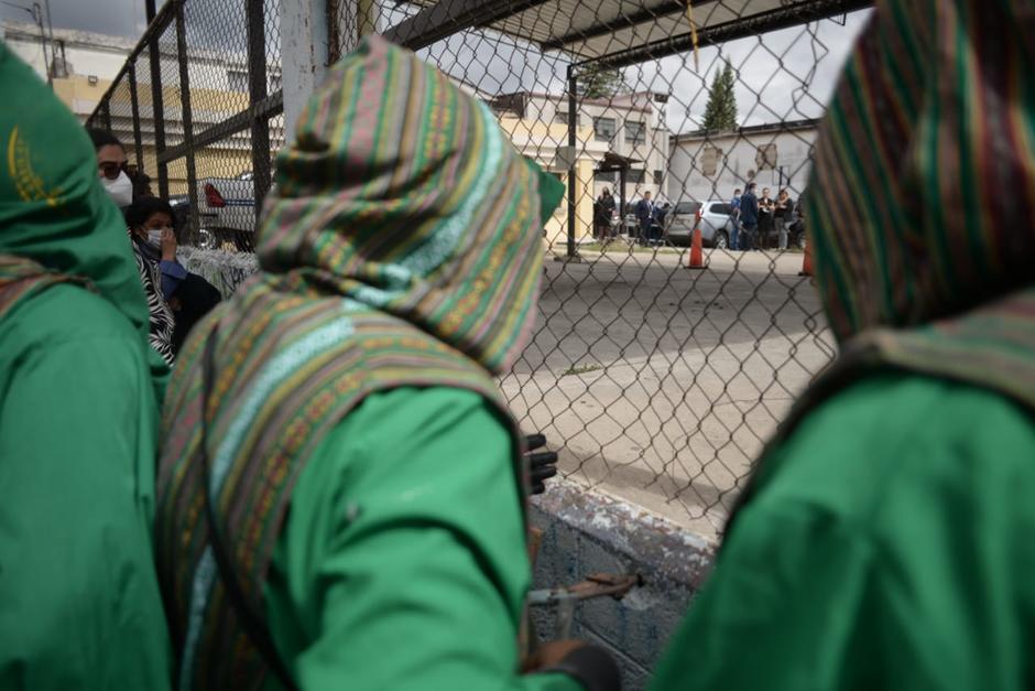 Estudiantes universitarios irrumpieron las instalaciones del Musac donde se desarrolla la elección del nuevo Rector de la Usac. (Foto: Wilder López/Soy502)&nbsp;