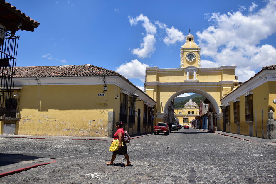 Los turistas podrán caminar por las calles de Antigua Guatemala sin utilizar mascarilla protectora, debido a que ese municipio se encuentra en alerta amarilla en el semáforo epidemiológico. (Foto ilustrativa: Archivo/Soy502)