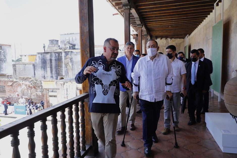 La visita de Alejandro Giammattei a Antigua Guatemala desató la indignación de las personas. (Foto: Presidencia)&nbsp;