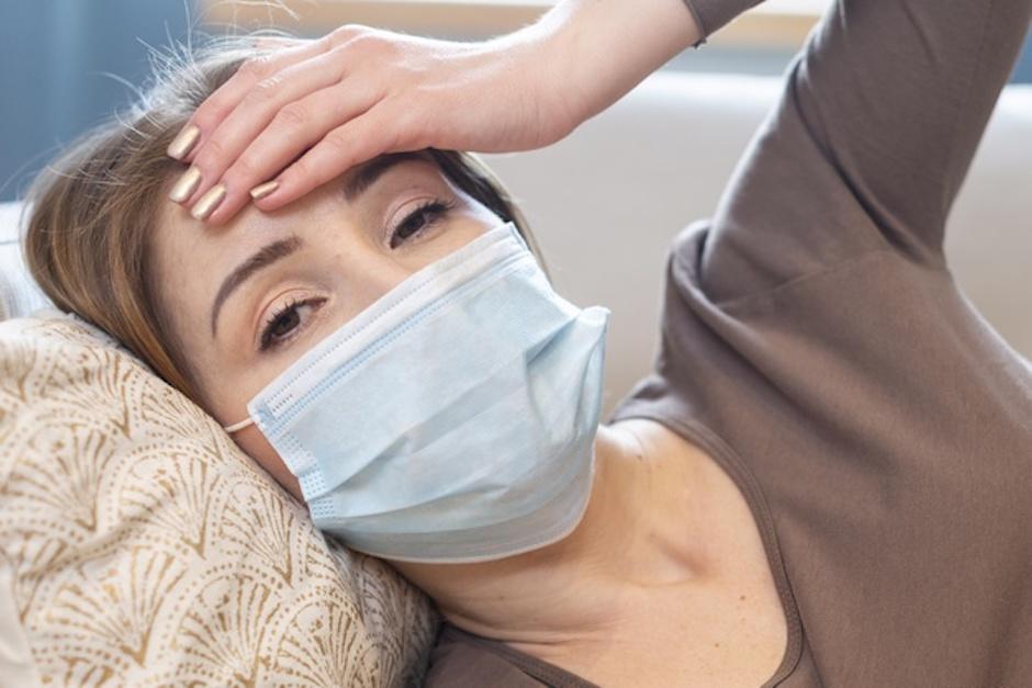 Una de cada ocho personas contagiadas con el coronavirus desarrolla al menos un síntoma de covid-19 de larga duración. (Foto: Archivo/AFP)