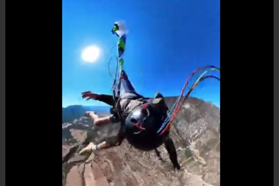 El paracaidista&nbsp;Kevin Philipp,&nbsp;cay&oacute; al vac&iacute;o por una falla mientras estaba en el aire. (Foto: Captura de pantalla)