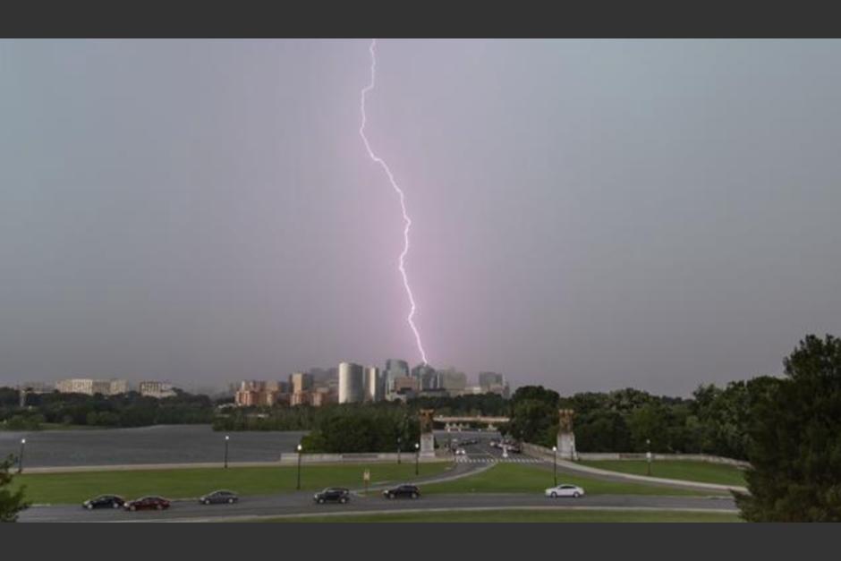 Un rayo impact&oacute; en cercan&iacute;as de la Casa Blanca, dejando un saldo de dos fallecidos y dos m&aacute;s heridos. (Foto: DW)
