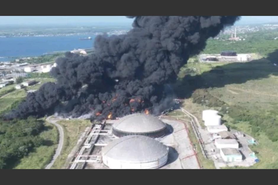 Un rayo cayó sobre las instalaciones de una petrolera en Cuba. (Foto: Granma)