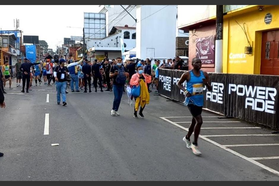 La medio marat&oacute;n de Cob&aacute;n inici&oacute; a la 7:00 am este domingo 7 de agosto. (Foto: PNC)