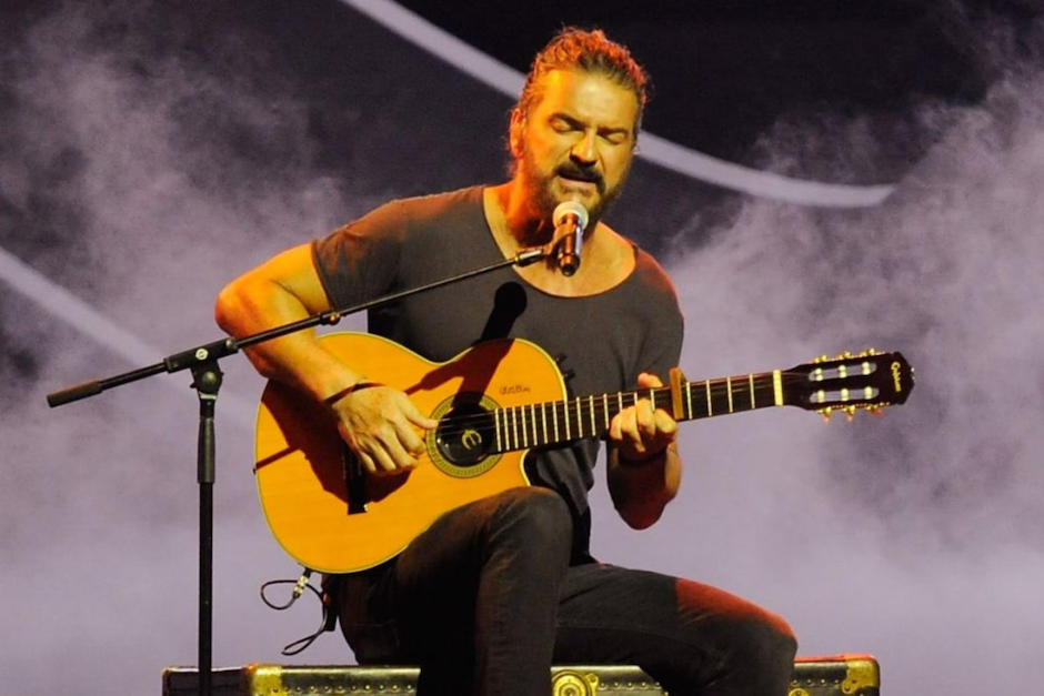 Ricardo Arjona le dio una serenata a una fanática. (Foto: AFP)&nbsp;