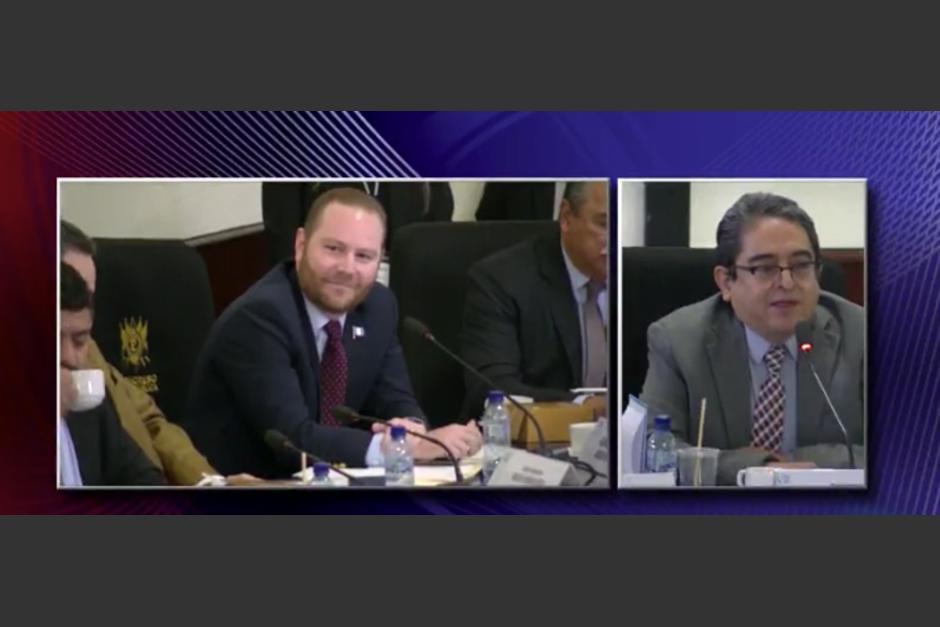 El diputado Arzú y el PDH intercambiaron un par de palabras durante la citación. (Foto: Captura de Pantalla)&nbsp;