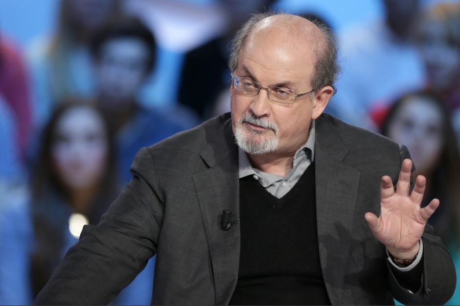 Salman Rushdie, autor de "Los versos satánicos", fue atacado en Nueva York. (Foto: AFP)
