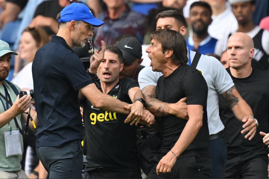 Thomas Tuchel t&eacute;cnico del Chelsea y Antonio Conte del Tottenham protagonizaron un altercado. (Foto: AFP)