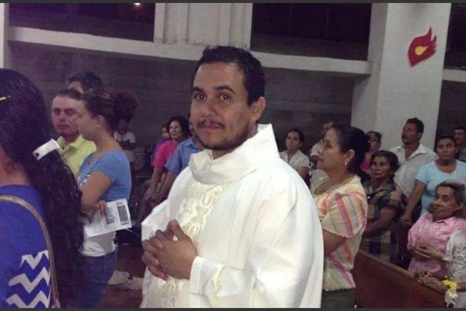 El sacerdote Oscar Benavidez fue detenido luego de oficiar una misa el pasado domingo 14 de agosto. (Foto: Twitter)