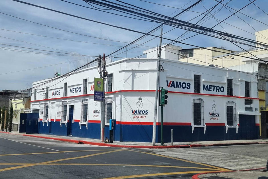 El Partido Vamos inauguró la sede metropolitana y, según vecinos, incumplió el Reglamento del Centro Histórico. (Foto: Nelton Rivera/ Twitter)&nbsp;