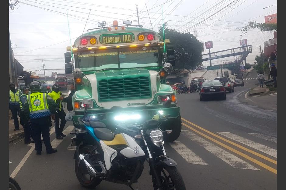 El percance se produjo la mañana del martes durante un operativo de carriles reversibles en Villa Nueva. (Foto: PMT Villa Nueva)