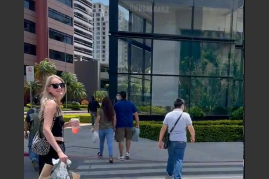 Una joven turista recorri&oacute; diversos sitios de Guatemala y caus&oacute; sensaci&oacute;n en TikTok. (Foto: captura video)