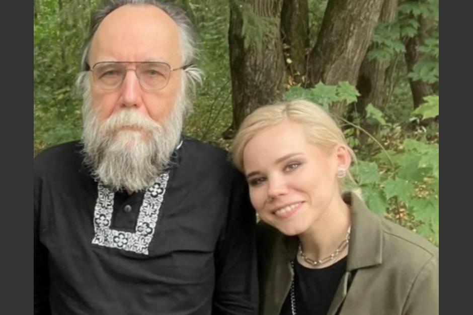Alexander Dugin junto a su hija Darya. (Foto: redes sociales)