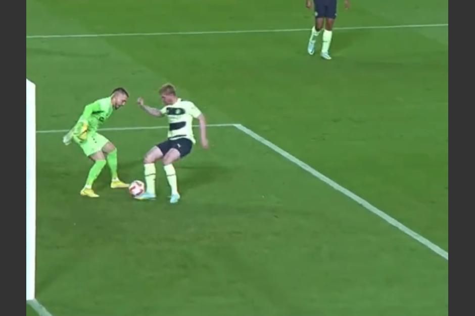 El joven portero se lució ante el peligroso jugador belga del Manchester City. (Captura Video)