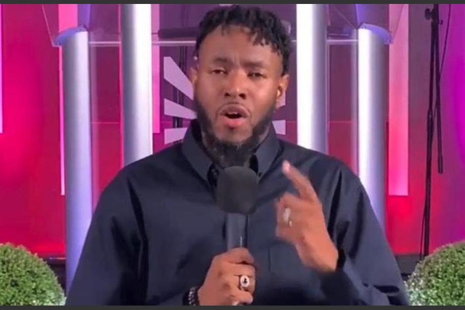 El pastor Carlton Funderburke se expresó con molestia hacia sus feligreses. (Foto: Church at the Well)