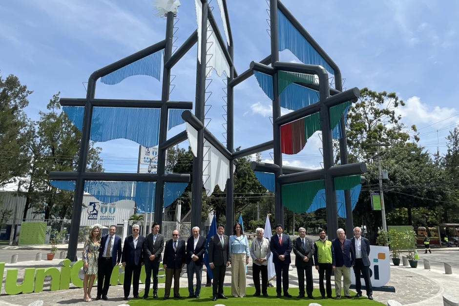 La nueva Plaza de la Familia forma parte del proyecto de revitalización del conjunto del Hipódromo del Norte. (Fotograf&iacute;a: Fernando Pinetta / Soy502)