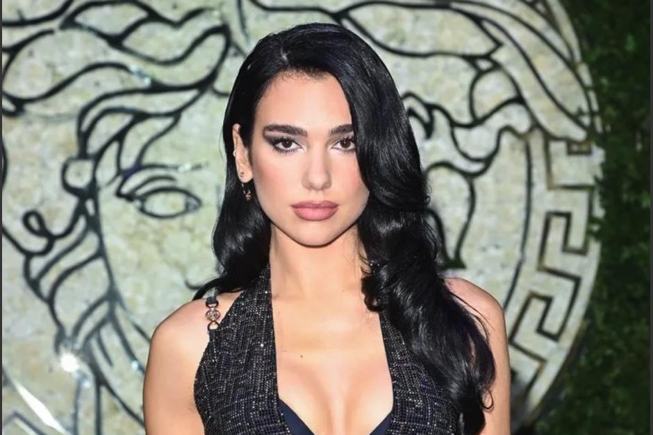 La cantante de Reino Unido sorprendi&oacute; a sus seguidores mostrando su rutina de yoga. (Foto: Instagram)