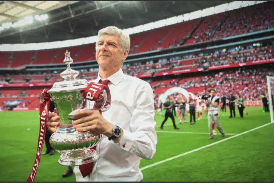 Ars&egrave;ne Wenger ex entrenador del Arsenal visit&oacute; Guatemala junto al presidente de la FIFA&nbsp;Gianni Infantino. (Foto: Fanside)