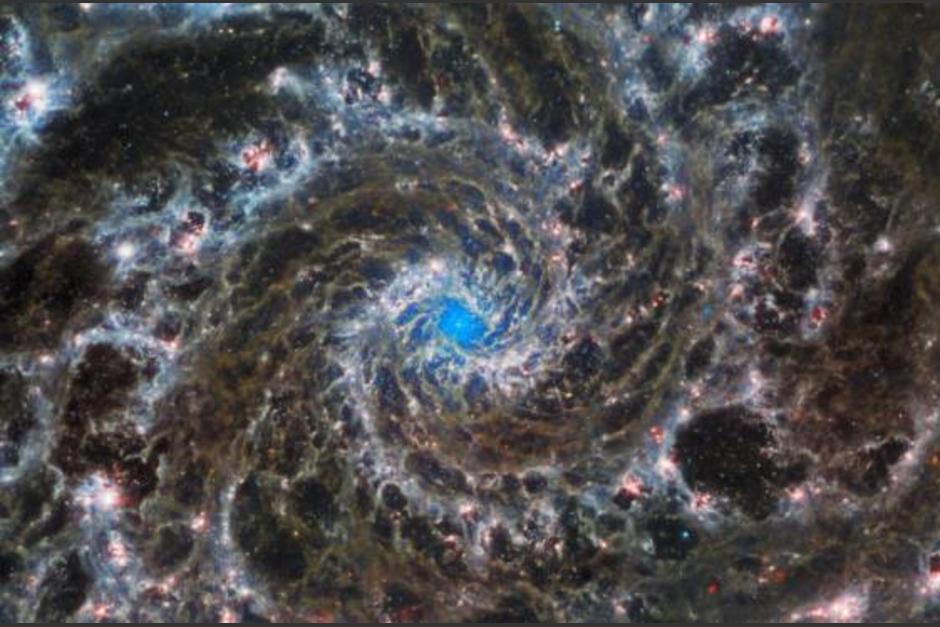 Telescopio Webb captura nuevos detalles de la Galaxia Fantasma. (Foto: NASA)
