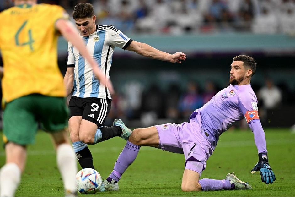 Argentina avanzó a cuartos de final con victoria ante Australia 2 a 1. (Foto: AFP)