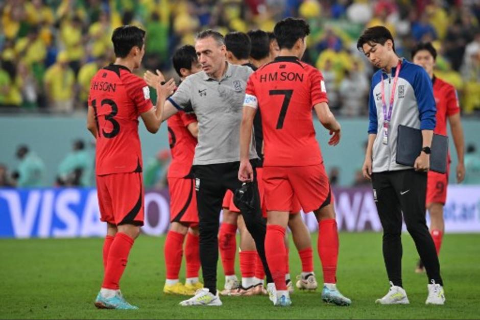 El portugués&nbsp;Paulo&nbsp;Bento&nbsp;anunció su renuncia como seleccionador de Corea del Sur, tras la goleada. (Foto: AFP)