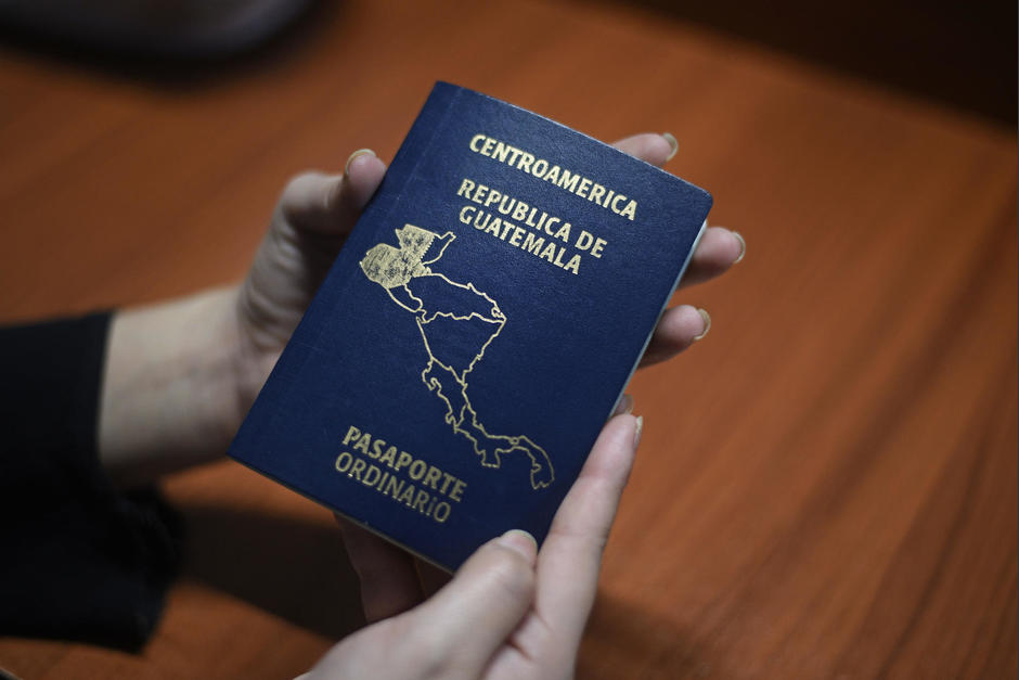 La medida busca apoyar a los guatemaltecos que requieren de este documento para viajar fuera del país. (Foto: Wilder López/Soy)502)