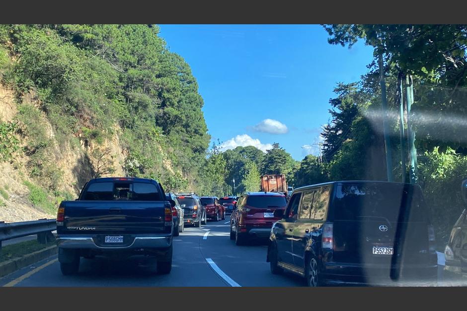 Automovilistas han reportado tránsito complicado de San Juan Sacatepéquez hacia ingreso de Ciudad de Guatemala. (Foto: Fredy Hernández/Soy502)
