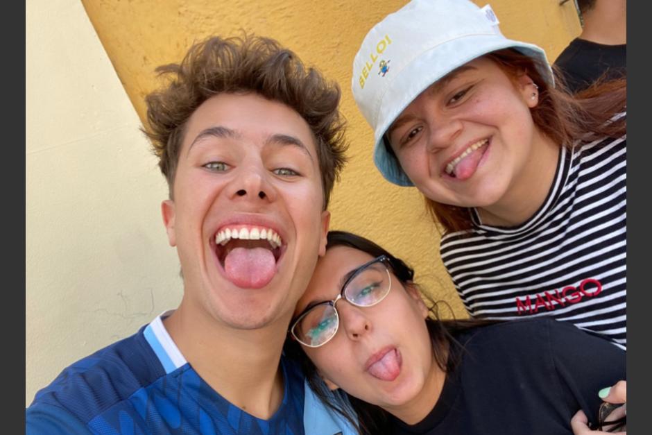 Varios guatemaltecos conocieron al mexicano y presumieron fotograf&iacute;as en sus redes sociales. (Foto: Twitter/Majo Barrios)