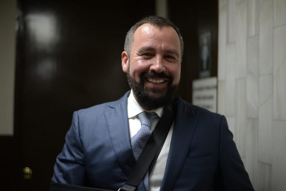 El juez de Mayor Riesgo "D" resolvió acceder a la petición del exministro de Comunicaciones Alejandro Sinibaldi y le concedió medida sustitutiva. (Foto: Archivo/Soy502)