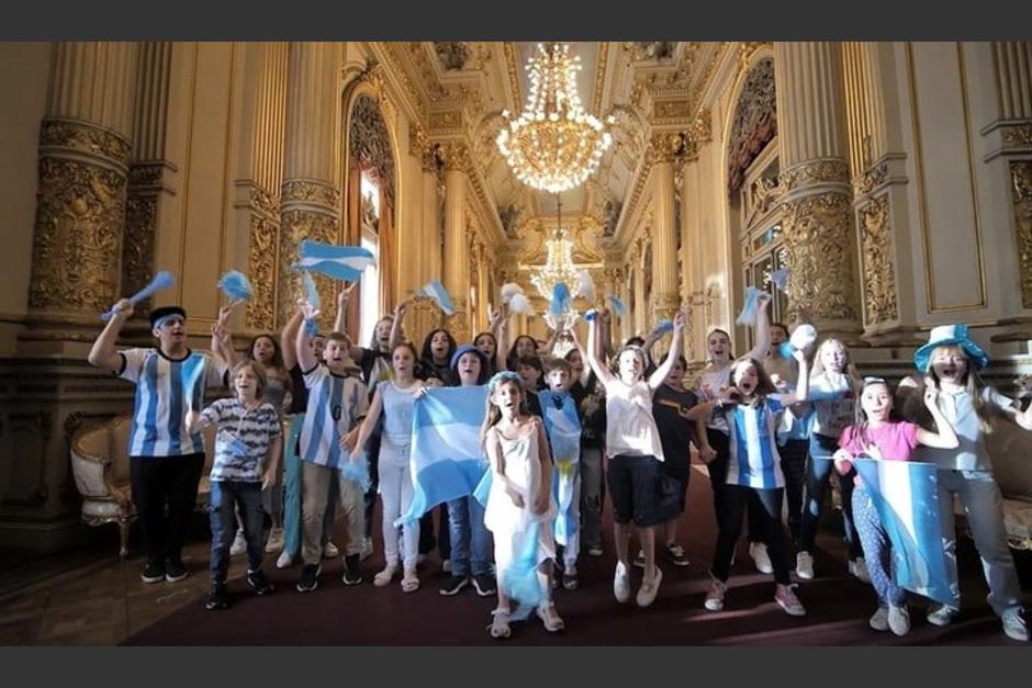 El Coro de Niños del Teatro Colón grama emotivo video para alentar a los jugadores de Argentina. (Foto: Captura de video)