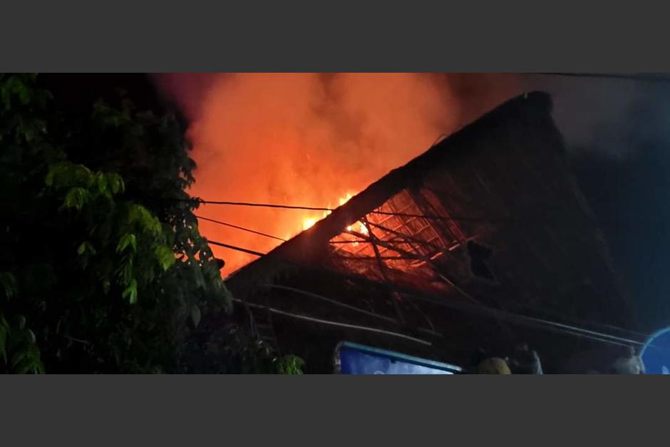 Un incendio consumi&oacute; una discoteca en el Puerto de San Jos&eacute;, Escuintla. (Foto: Cortes&iacute;a)