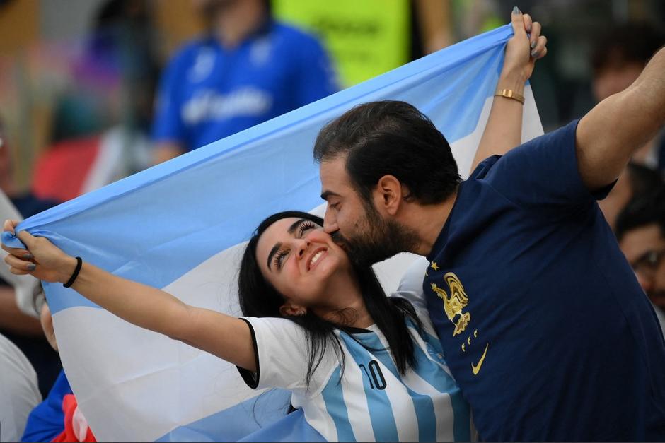 Los aficionados enloquecieron en las gradas durante la final de infarto. (Foto: AFP)