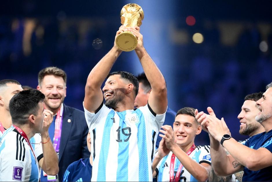 Sergio Agüero celebró con los seleccionados argentinos el triunfo, pero su comportamiento desmedido ha sido criticado. (Foto: AFP)