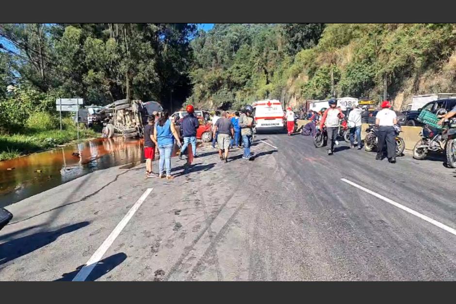 Un accidente m&uacute;ltiple complica el tr&aacute;nsito en el lugar. (Foto: PMT Villa Nueva)&nbsp;