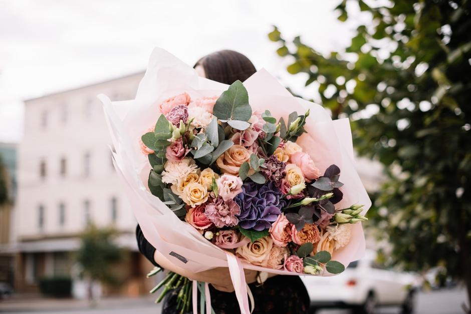 Un arreglo floral hará feliz a cualquier persona. (Foto: Shutterstock)